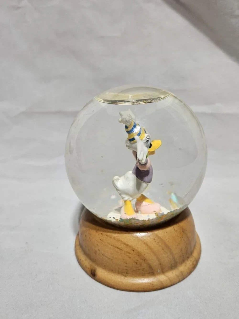 Disney Daisy Duck Crystal Snow Globe Vintage New England Collectors Society 1989